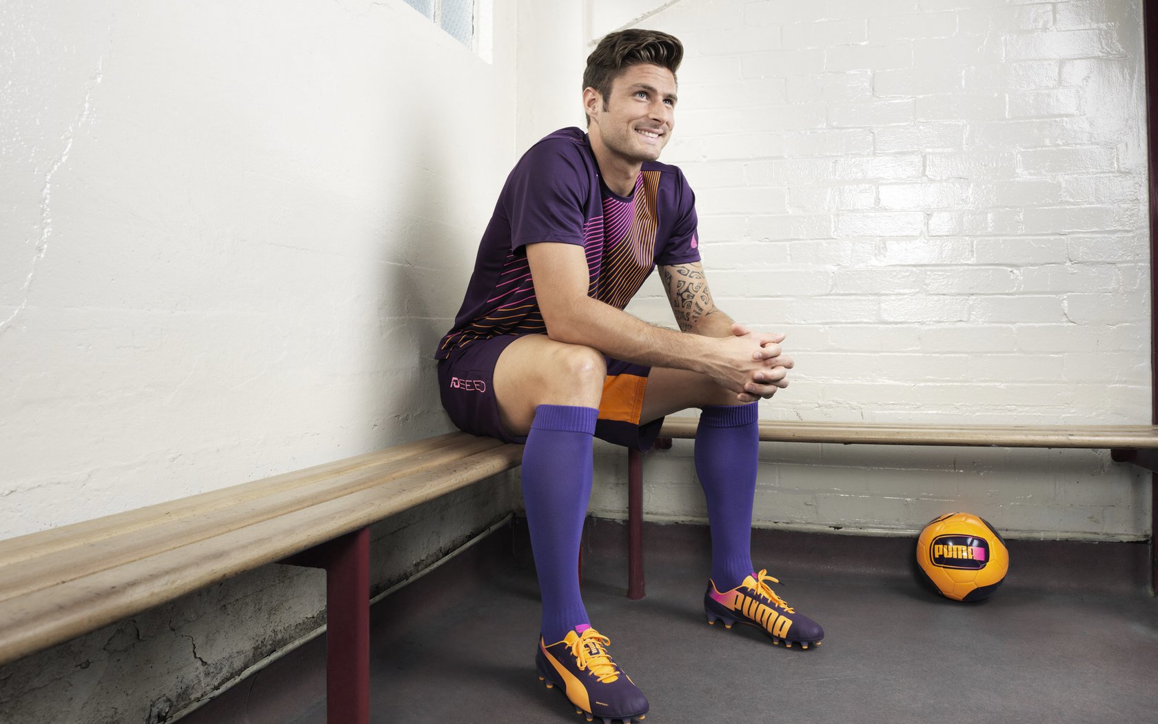 埃弗顿多次抢断终结对方组织核心，埃弗顿引援